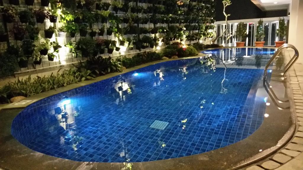 D'Best Hotel Pasar Baru Bandung Exterior foto